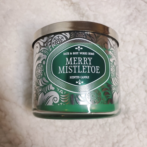 Bath & Body Works 3 Wick Winter Candles - NEW - Picture 8 of 14